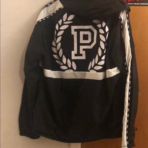 VS PINK Anorak Pullover - Picture 2 of 3